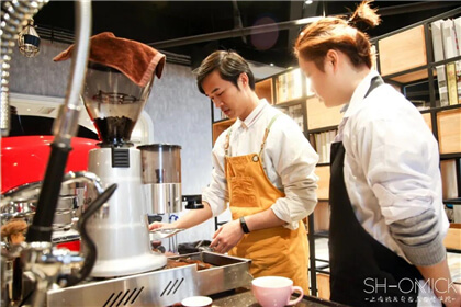 <b>上海网红熊爪咖啡，凭什么靠一个“洞”就赚的盆满钵满？？</b>