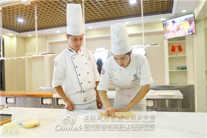 哪里学烘焙培训