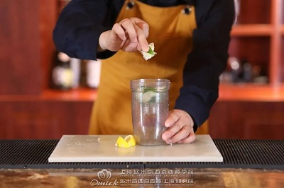 百香果柠檬茶制作