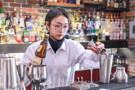 <b>新生采訪丨李佳鑫：突然對調酒師行業有了新的認識</b>