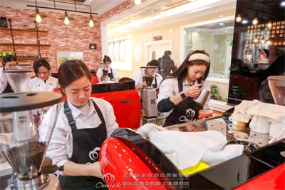 <b>新生采访丨费玲：辞职后想创业做自己的咖啡店</b>